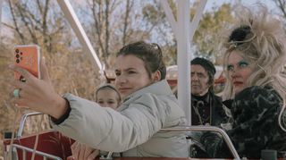Familienfilm der Sonderklasse: Elisabeth Bellé (Mitte) als Tammi, Anna Schudt (r.) als Hexe sowie David Bennent (l.) als Rumpelstilzchen.