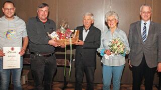 Bei der Jahreshauptversammlung des Sportanglervereins wurden Mitglieder geehrt.