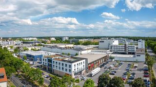 Die Schoofs Immobilien GmbH Frankfurt mit Sitz in Neu-Isenburg hat beim Amtsgericht Offenbach einen Insolvenzantrag in Eigenverwaltung gestellt.