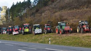 Stiller Protest entlang der B 27 während der Kundgebung in Tauberbischofsheim.