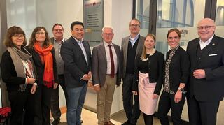 Anna-Katharina Wittenstein (Dritte von rechts) wurde zur Beiratsvorsitzenden des Campus Bad Mergentheim gewählt und ernannt und tritt damit auch an der DHBW in die Fußstapfen ihres Vaters Manfred Wittenstein (Mitte).