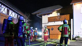 71 Feuerwehrleute waren am Montagabend im Hardheimer Ortsteil Dornberg im Einsatz, nachdem ein Brand in einem landwirtschaftlichen Anwesen gemeldet wurde. Ein Heizungsraum brannte vollständig aus.