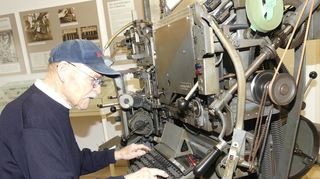 Für die Fränkischen Nachrichten gab es eine Sondervorführung auf der berühmten Linotype aus dem Jahre 1904 durch Museumsleiter Horst Wagner.