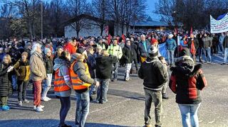 Auf dem Festplatz nahe des Sportgeländes fand im Anschluss an den Fackellauf eine Kundgebung statt.