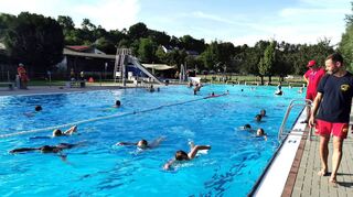 Das Freibad in Wenkheim ist ein beliebter Treff und attraktives Freizeitangebot. Doch wegen der gestiegenen Kosten und des erhöhten Bedarfs an Aufsichtspersonal wird nun ein Teil der Eintrittspreise erhöht.