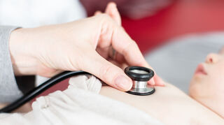 Im Bereich der Kinder- und Jugendmedizin gibt es vieles, was laut unserem Gastautoren Steffen Lüder verbessert werden müsste. Bild: