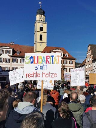 Die Demonstranten machten sich für eine bunte Gesellschaft stark. Rechtsextremismus erteilten sie durchweg eine klare Absage.
