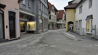 Die Nonnengasse im Zentrum von Bad Mergentheim – sie verbindet zum Beispiel den Ledermarkt mit dem Parkplatz am Schloss – wird zur Baustelle.