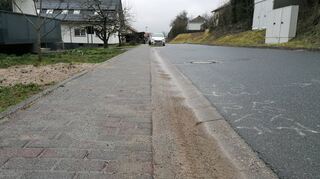Um denn Glasfaserausbau ging es bei der Sitzung des Höpfinger Gemeinderates. Das Bild zeigen die Schäden im Walldürner Weg, die bei der Einwohnerfrage-Viertelstunde angesprochen wurden.