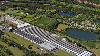 Bei den Rauch-Möbelwerken in Freudenberg soll es erneut einen größeren Stellenabbau geben.