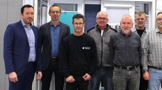 Ehrung bei MHZ Hachtel: (von links) Geschäftsführer Technik Marc Horn, Bereichsleiter Technik Dieter Böhm, Betriebsratsvorsitzender Angelo Baglieri-Wolpert, Jürgen Esslinger, Herbert Wolfart, Ulrich Rausch, Volkmar Hachtel, Ralf Streng, Werkleiter Peter Stirmlinger, Volker Prehmus und René Loos.