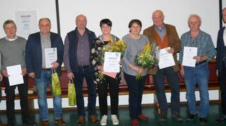 Die Geehrten (von links): Heidi Lang, Friedrich Wild, Günter Grieser das Ehepaar Beck, das Ehepaar Stodal, Richard Weigel und Marcus Köhler.