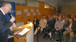 Michael Henk aus Hainstadt, Jochen Schwab aus Oberneudorf und Simone Schölch, aufgewachsen in Walldürn, trugen bei der Präsentation der Erweiterung des Mundartwegs Texte in der Mundart ihrer Ortschaften beziehungsweise Stadt vor.