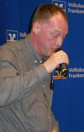 Michael Henk aus Hainstadt (von links), Jochen Schwab aus Oberneudorf und Simone Schölch, aufgewachsen in Walldürn, trugen bei der Präsentation der Erweiterung des Mundartwegs Texte in der Mundart ihrer Ortschaften beziehungsweise Stadt vor.