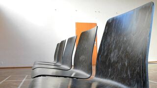 Die Bestuhlung in der Schweinberger Turnhalle hat schon einige Jahre auf dem Buckel – und das sieht man ihr auch an. Nach einer Bestandsaufnahme, in der auch andere gemeindlichen Gebäude betrachtet werden, sollen neue Tische und Stühle angeschafft werden.