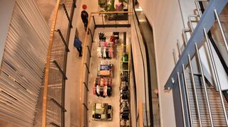 Blick durchs Modehaus Zinser.