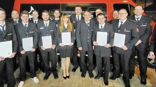 Bei der Feuerwehr Schlierstadt wurden Mitglieder geehrt und befördert.