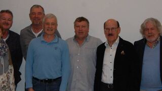 Der neugewählte Vorstand des St. Martin Vereins (von links): Pfarrer Franz Lang, Kathi Withopf, Georg Uihlein, Gerhard Achstetter, Martin Künzig, Ruthard Achstetter, Dr. Klaus Faulhaber und Burkard Gassenbauer.