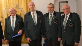 Die Geehrten (von links): Wolfgang Runge, Alois Dittmann, Georg Maluck, Berthold Seidler und Wolfgang Paetow.