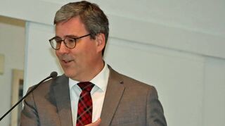 Bürgermeister Ralph Matousek bei seiner Rede beim Frühjahrsempfang, in der er eine Reihe von Themen aufzählte.