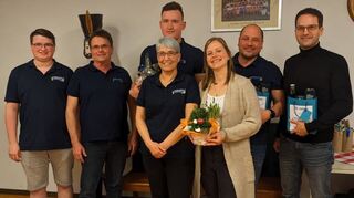 Die Geehrten der Musikkapelle Grünsfeld (von links): Zweiter Vorsitzender Marc Kuhn, zweiter Vorsitzender Jürgen Hofmenn, Florian Feuerstein, Vorsitzende Elke Krappel, Christina Diez, Markus Englert, Steffen Beetz.