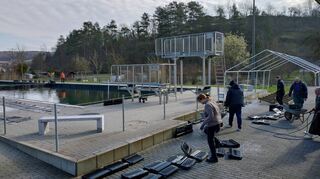 Vor wenigen Tagen war es wieder soweit: Das Welzbach-Freibad wurde von freiwilligen Helfern aus seinem „Winterschlaf“ geholt.