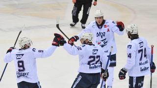 Großes Faustpfand der Adler: Mannheims Powerplay-Formation um Leon Gawanke (v.l.), Matthias Plachta, David Wolf und Ryan MacInnis (es fehlt Linden Vey) war in den vergangenen Wochen die gefährlichste der Liga.