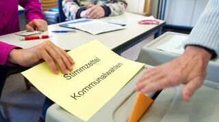 Bei der Kommunalwahl wählen die Bürgerinnen und Bürger Gemeinde- oder Ortschaftsräte sowie Kreisräte.