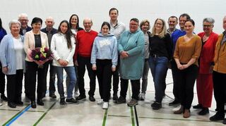 In ihrer Jahreshauptversammlung zog die Turnabteilung des TSV Tauberbischofsheim am Freitag Bilanz. Das Bild zeigt Geehrte, Gewählte, Verabschiedete und Gäste.