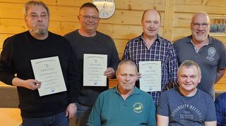 Ehrungen und Wahlen waren Höhepunkte der Hauptversammlung der Anglergemeinschaft Gerlachsheim. Das Bild zeigt (von links, hinten) Udo Berger, Mario Kummer, Martin Kraft, Volker Schleicher und Peter Kullnick sowie (vorne) Günter Appel, Joachim Haas und Peter Luck.