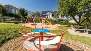 Der Spielplatz in der Digne-les-Bains-Straße, nahe dem Neuen Friedhof in der Kurstadt.