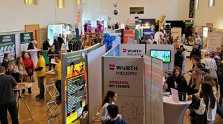 Auch in diesem Jahr kamen wieder hunderte Schüler in den Bad Mergentheimer Kursaal, um sich über die Vielfalt regionaler Karrieremöglichkeiten zu informieren.