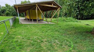 Der Tatort am alten Sportplatz in Unterbalbach, an dem die obdachlose Frau Opfer des Gewaltverbrechens wurde.