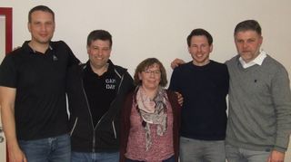 Die Kandidaten für den Ortschaftsrat Waldenhausen: (von links) Klaus Diehm, Jürgen Schumacher, Inge Fröber, Fabian Schulze und Gerrit Lang. Bewerber Peter Rauch war zwischenzeitlich aus Texas (USA) zugeschaltet.