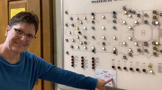 Die sechs Glocken werden über einen Schaltschrank in der Sakristei der Kirche St. Alban gesteuert.