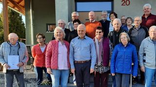 Zahlreiche Mitglieder des VdK Ortsverbands Nassig wurden bei der Jahreshauptversammlung im Beisein von Ortsvorsteher Volker Mohr (vorne, Mitte) vom Vorsitzenden Reinhold Adelmann (hinten links) geehrt.