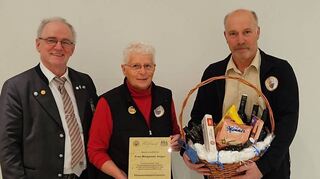 Margarete Geiger wurde zur Ehrensportleiterin des Sportschützenkreises 1 Main- Tauber ernannt.