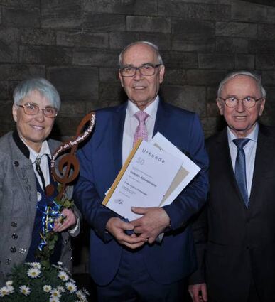 Ehrung: Das Bild zeigt (von links) Elke Krappel, Valentin Kimmelmann und Herbert Münkel.