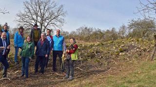 Noch etwas wüst, aber in zwei bisdrei Jahren ein Paradies für Insekten, so Niels Kölbl vom LPV Würzburg bei der Vorstellung des Projekts „Steinriegel in Tauberfranken“.