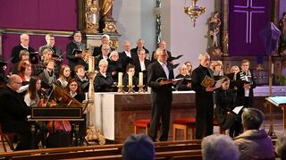 Andreas Stoy (links) als Christus und Arno Leicht als Evangelist Matthäus prägten mit ihren exzellenten Einzelstimmen maßgeblich die Matthäuspassion in der Gerchsheimer Pfarrkirche.
