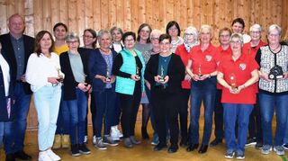 Die Geehrten der Damenturnabteilung des TSV Kupprichhausen mit dem TSV-Vorsitzenden Dieter Hehn (rechts) sowie (von links) Kupprichhausens Ortsvorsteherin Karin Körner und Bürgermeisterstellvertreter Steffen Adelmann.