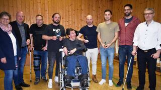 Die für langjährige Mitgliedschaft Ausgezeichneten mit den Offiziellen.