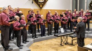 In Aktion: Der Männergesangverein Gerichtstetten (links) sowie die „Kleine Besetzung“ des MGV.