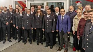 Die Geehrten, Beförderten und Ehrengäste der Feuerwehr Buchen, Abteilung Stadt.