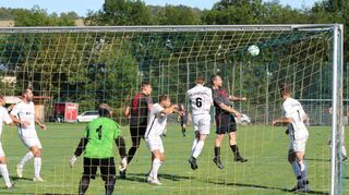 Noch beherrschen Abstiegssorgen das Altkreisderby FC Creglingen gegen SpG Weikersheim/Laudenbach. Unser Bild zeigt eine Szene aus dem Vorrundenspiel, das der FC mit 2:0 gewonnen hat.