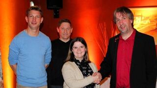 Wahl der neuen Schriftführerin Anna-Lena Graf; Gratulation durch den Vorsitzendem Markus Kappes (linkes Bild). Ehrung von Christin Wirth für ihre Arbeit mit der „Schlosstanzgruppe“ im Showtanz des TSV Unterschüpf überreicht durch Fr. Grünewald zusammen mit dem TSV- Vorsitzenden Markus Kappes (mittleres Bild). Eine besondere Ehrung durch Jürgen Umminger vom Verband erging an Martin Jarosz für sein langjähriges Ehrenamt in der Leitung der Jugendarbeit (rechtes Bild).