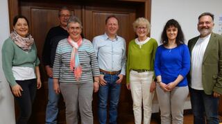 Der neue Vorstand des Gesangvereins „Klangfarben“ (von links): Constanze Eyrich, Horst Menig, Elisabeth Eisenhauer, Robert Müller, Marlene Menig, Christina Gungl und Holger Kempf. Es fehlen Anita Bartschund Andreas Gungl.