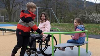 Spaß für alle Generationen bietet der inklusive Spielplatz in Freudenberg.