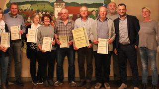 Ehrung der Aktiven der Dertinger Herolde: (von links) Vanessa Fleck, Helmut Kratschmann, Claudia Volk, Petra Möhres, Jürgen Volk, Martin Baumann, Siegfried Friedrich, Karl Lenz, Vorsitzender Patrick Volk und Sindy Gimpel.