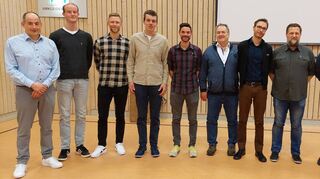 Die an diesem Abend anwesenden geehrten Mitglieder für 25-jährige Treue zum Verein zusammen mit den Vorsitzenden Andreas Lehr und Alexander Eidel.